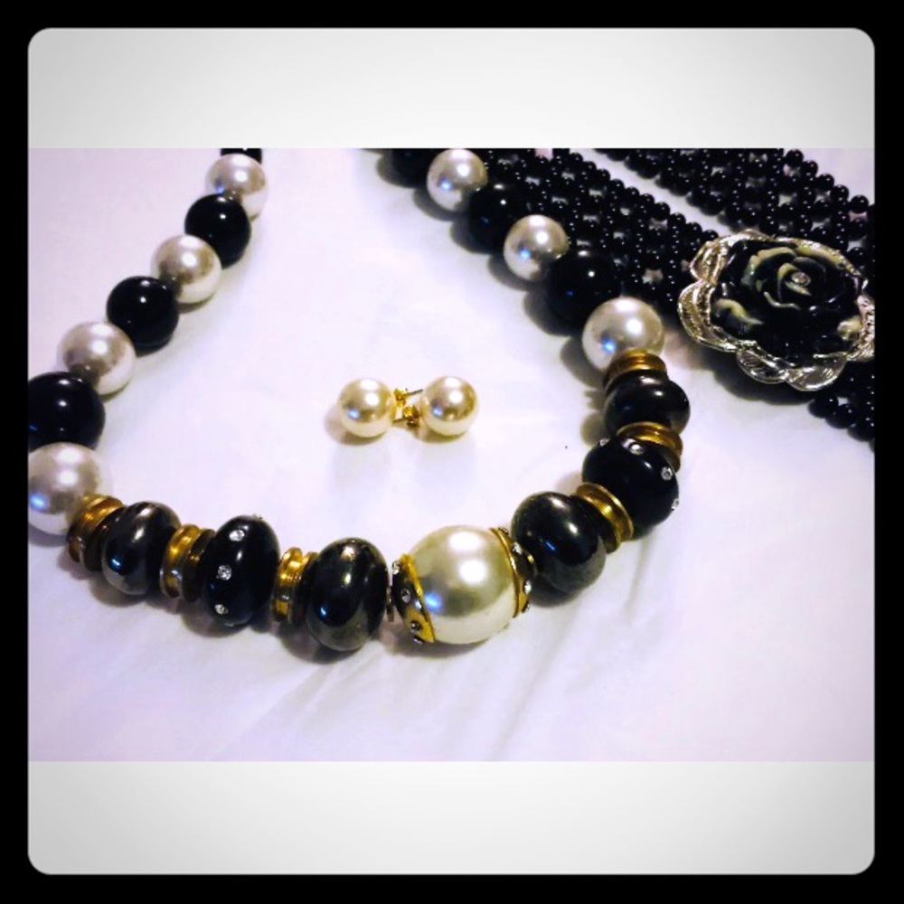 VINTAGE BEADED PEARL NECKLACE, EARRINGS With BELT